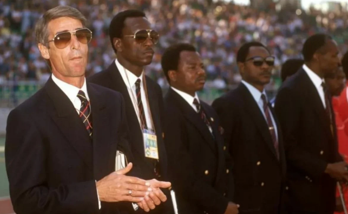 Валерий Непомнящий во время матча сборной Камеруна на ЧМ-1990.