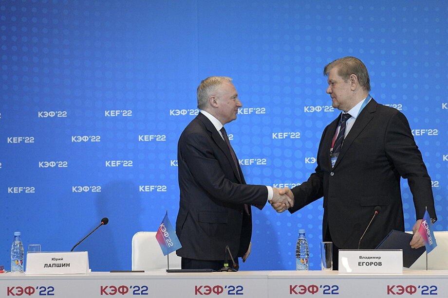 В 2022 году на Красноярском экономическом форуме правительство подписало со строительной компанией «Сибиряк» соглашение о возведении делового центра «Красноярск-Сити». Фото: группа «КЭФ-22» в соцсети «ВКонтакте»