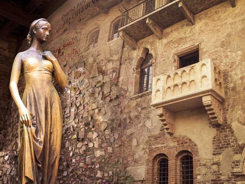 Верона джульетта. Памятник ромео и джульетта в вероне. Характеристика татьяны из рассказа муму. Характеристика герасима и татьяны из рассказа муму. Дом старухи-процентщицы набережная канала грибоедова.