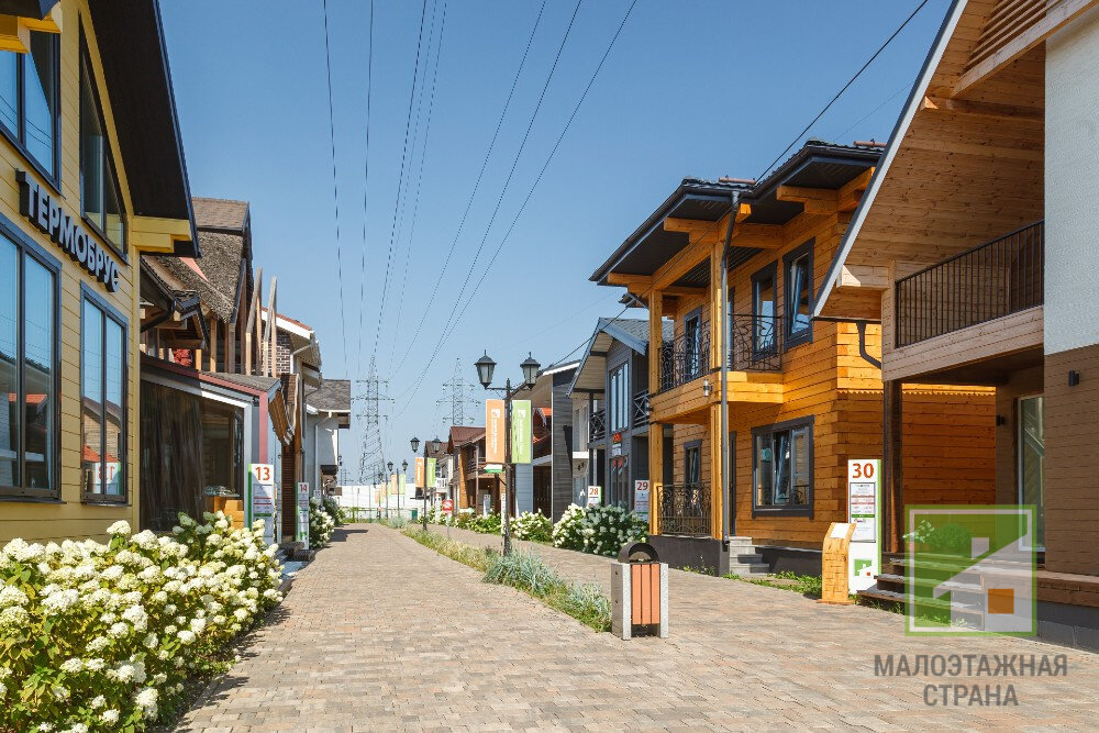 Фотография выставки «Малоэтажная страна» рядом с ТРЦ «Мега Белая Дача» с официального сайта