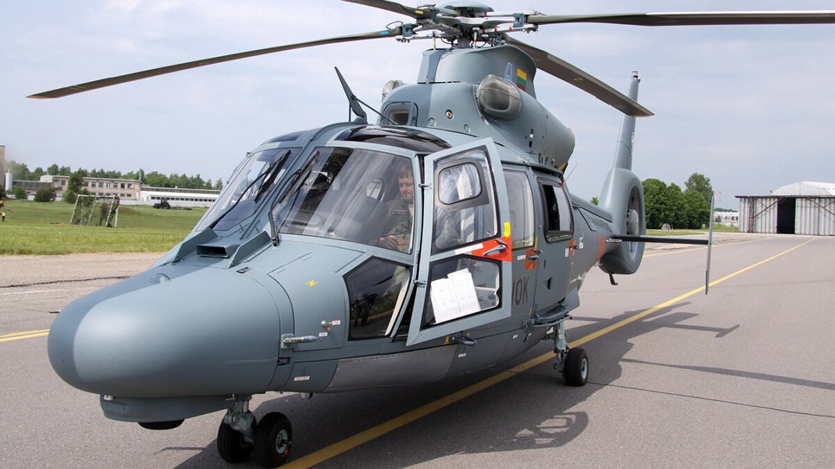Многоцелевой вертолёт AS 365 Dauphin Военно-воздушных сил Литвы. Источник фото: wikipedia.org