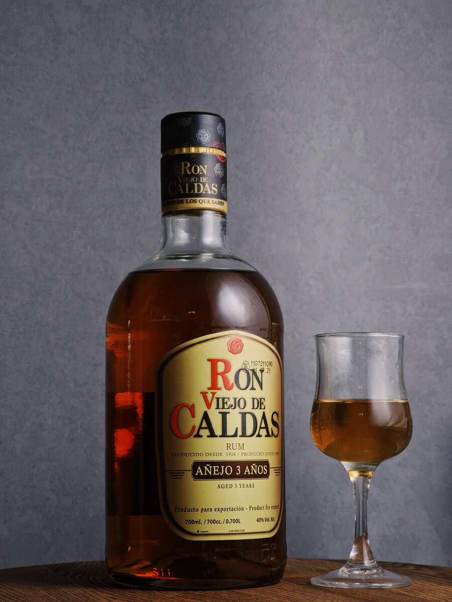 Фото Ron Viejo de Caldas anejo 3 anos.