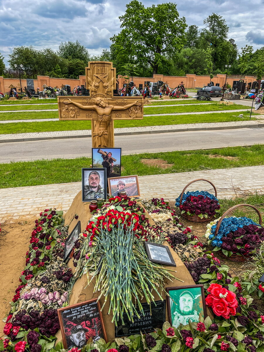 Троекуровское кладбище. Модельер Юдашкин и военкор Татарский | Пешком по  Москве | Дзен