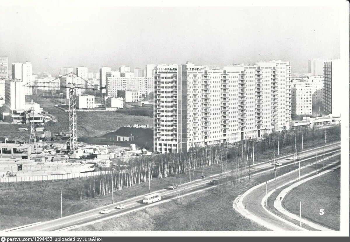 Слева видно строительство гостиницы "Салют", 1978. С сайта www.pastvu.com.