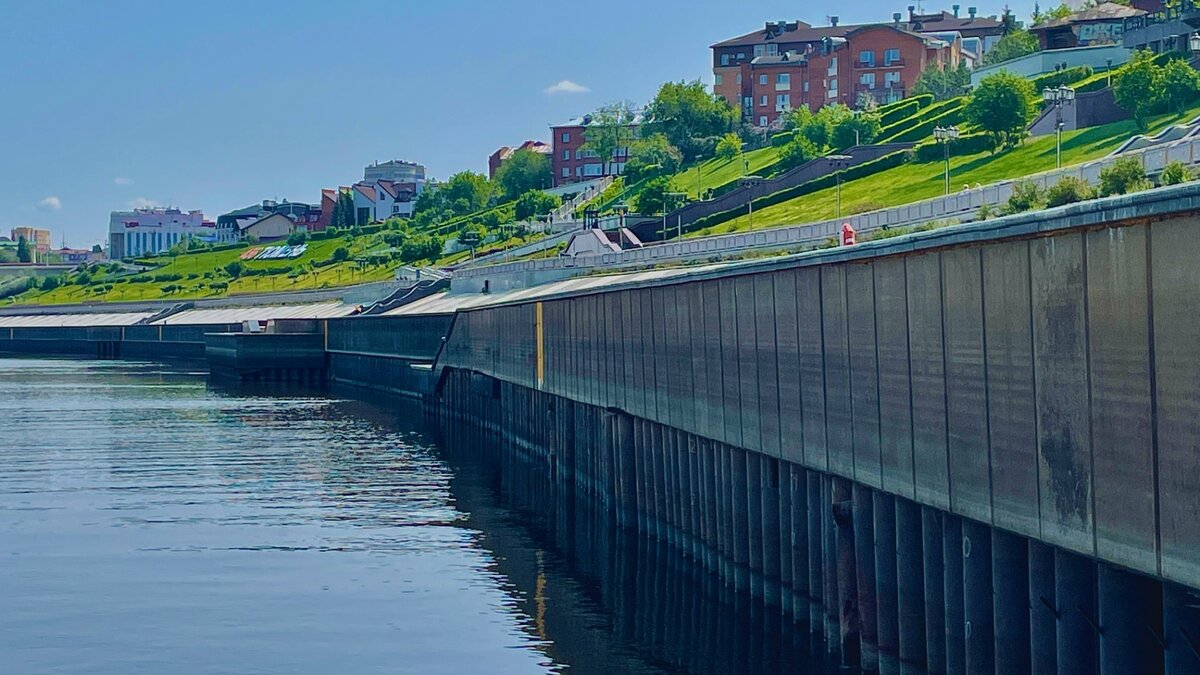     По данным тюменского гидропоста, уровень воды в реке продолжает падать, за минувшие сутки Тура обмелела на 8 сантиметров.