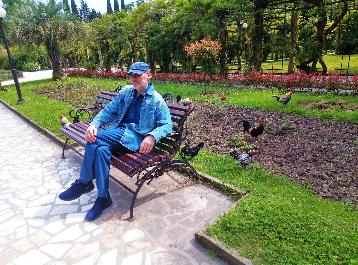 Автор рассказа и канала, Михаил Лекс, нижний парк Дендрарий, Сочи.