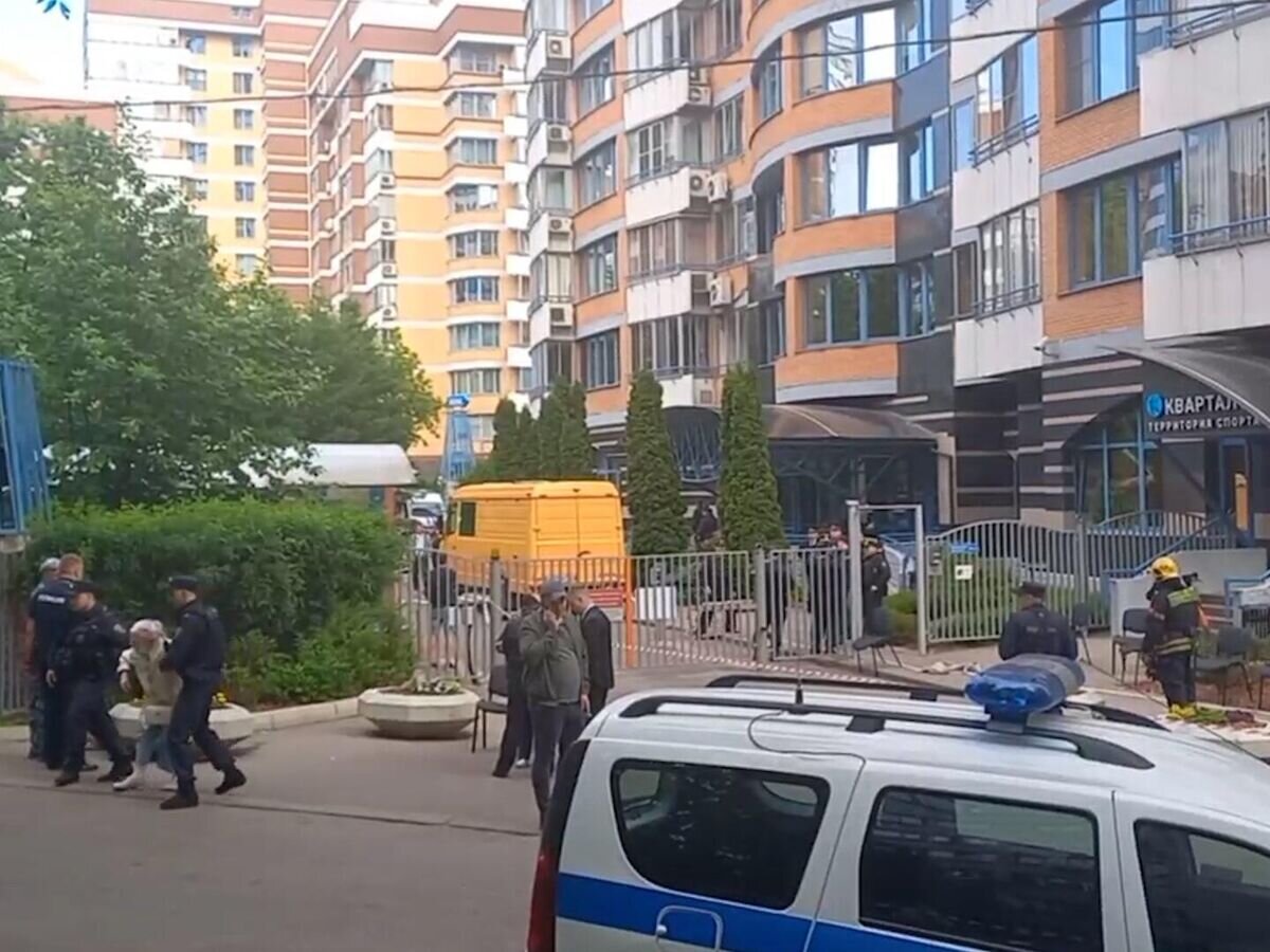    Беспилотники попали в два жилых дома в Москве. Кадры с места ЧП© РИА Новости
