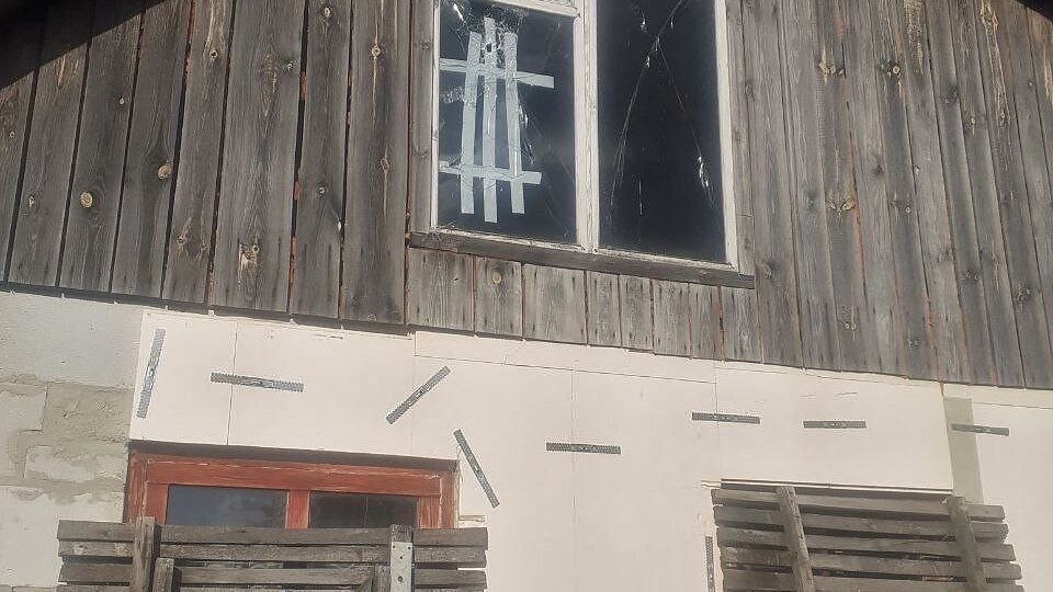     В городе Шебекино Белгородской области Вооруженные силы Украины (ВСУ) обстреляли дом престарелых.
