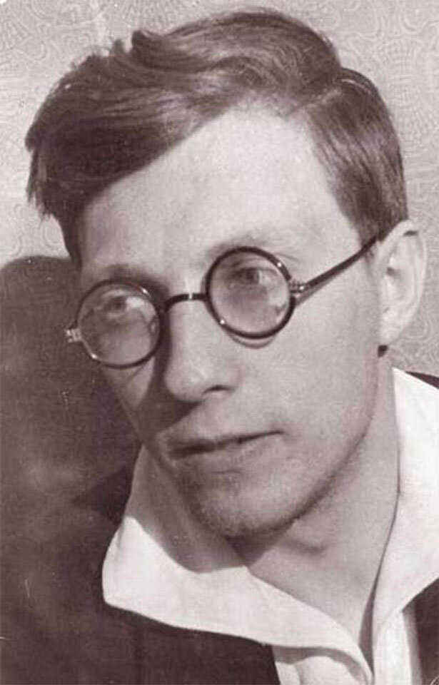 Молодой Лев Ошанин