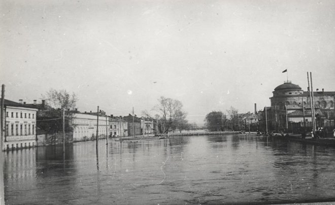 Фото: pastvu.com. Фото с Лебедевского моста (Мусы Джалиля — Тази Гиззата), 1926 год