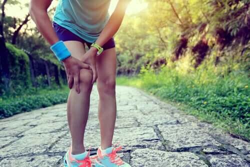 Пателлофеморальный синдром, или иными словами «колено бегуна» нередко встречается у людей, которые занимаются физической активностью, особенно бегом.