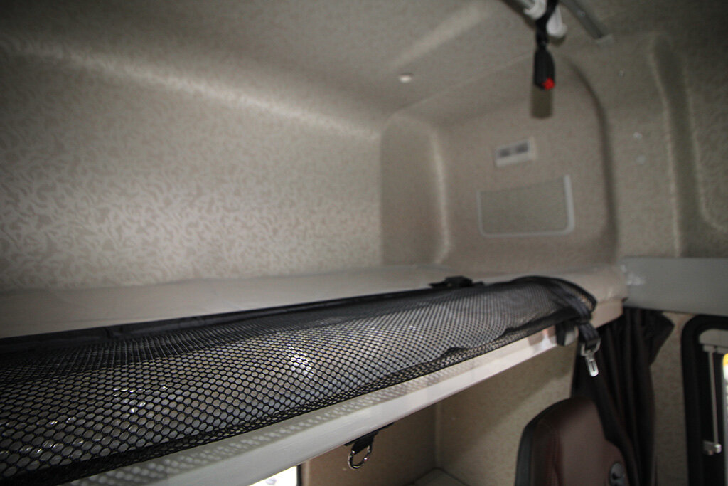 FAW выводит на российский рынок новый магистральный тягач J7. Его разработали специально, чтобы конкурировать с грузовиками европейских брендов.-8