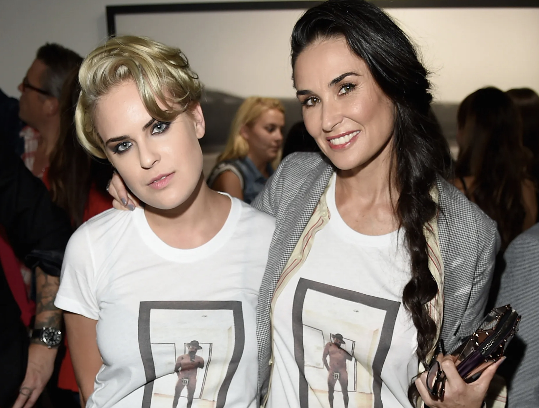 Ольга бодрова море волнуется раз. Дочка интервью. Журнал "happy": папины дочки, интервью с александрой и наталией нудельман. Лиза пескова о россии. Дочка интервью.