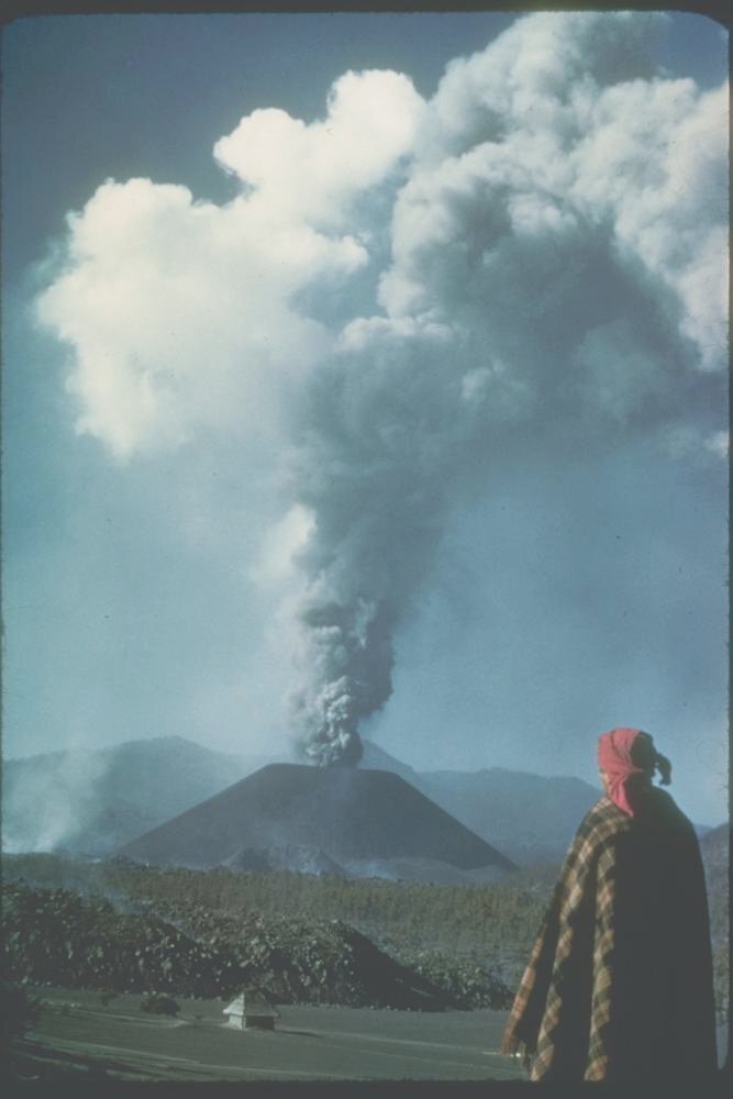 Вулкан Парикутин в 1943 году. Фото с wikipedia.org