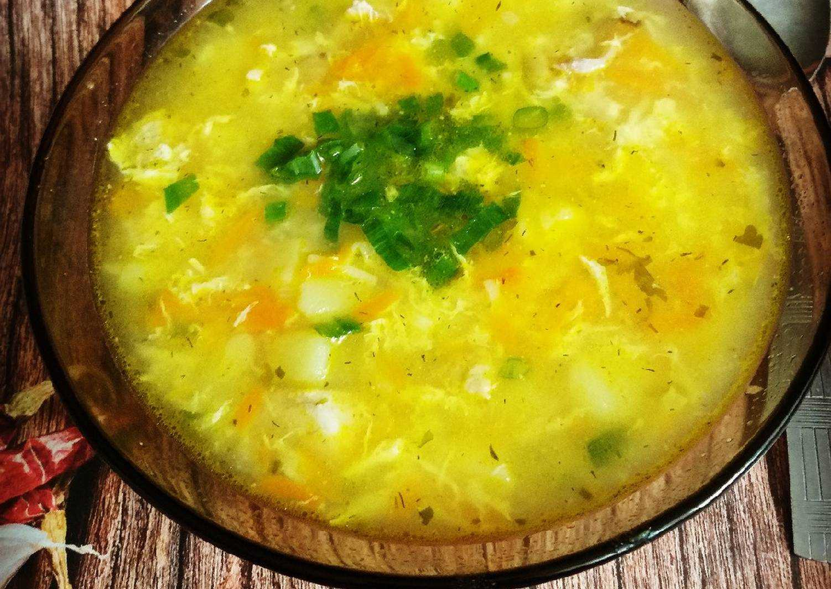 Суп с яйцом. Суп Кудряш. Суп Кудряш с яйцом. Кудрявый суп. Суп с взбитым яйцом