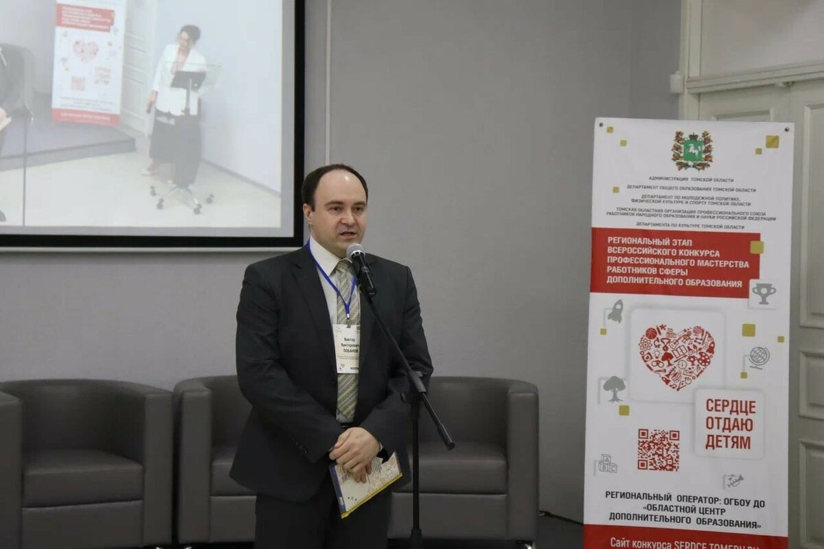 Историк фехтования, педагог, тренер, Виктор Викторович Лобанов.