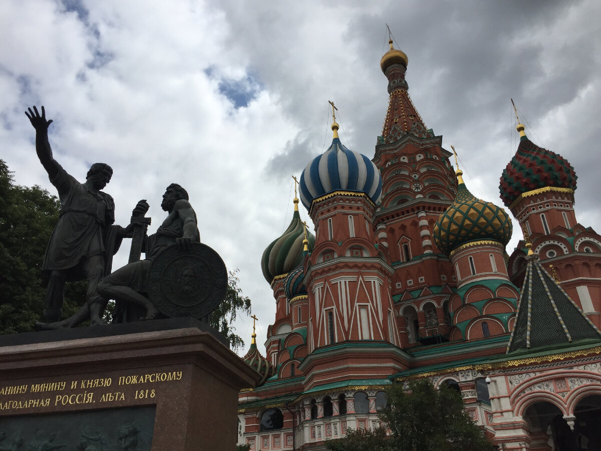 Луковичные купола храма Василия Блаженного