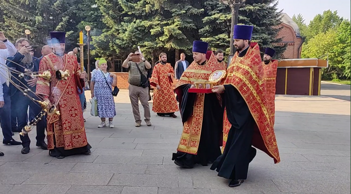 Прибытие ковчега с мощами в Знаменский собор. ФОТО: Царьград