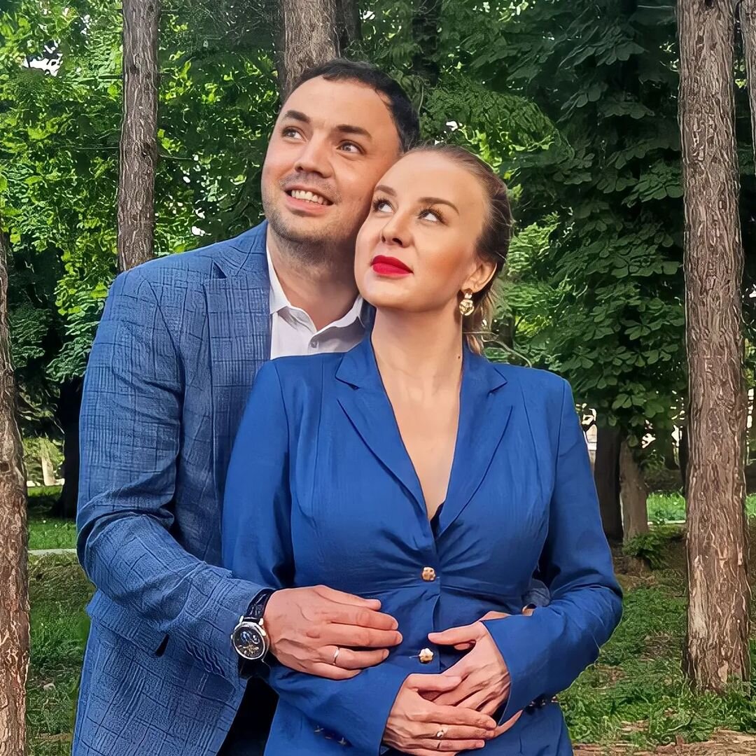    Александр Гобозов с женойСоцсети