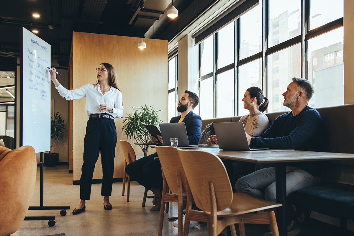    Основная задача креатора — придумывать и презентовать идеи