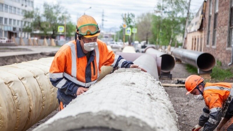     В Государственной Думе вице-спикер от ЛДПР Чернышев предложил уменьшить сроки отключения горячей воды в столице до 3 дней. В этом с народным избранником согласился бы каждый горожанин. Еще было бы лучше, если бы ее не отключали никогда. Но этого тоже не будет — никогда.