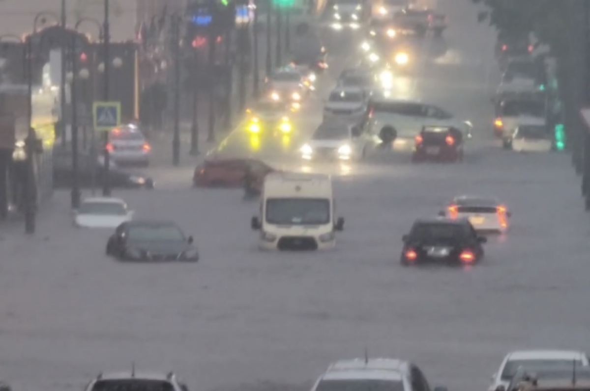    Во Владивостоке в подтопленных подъездах искрит проводка