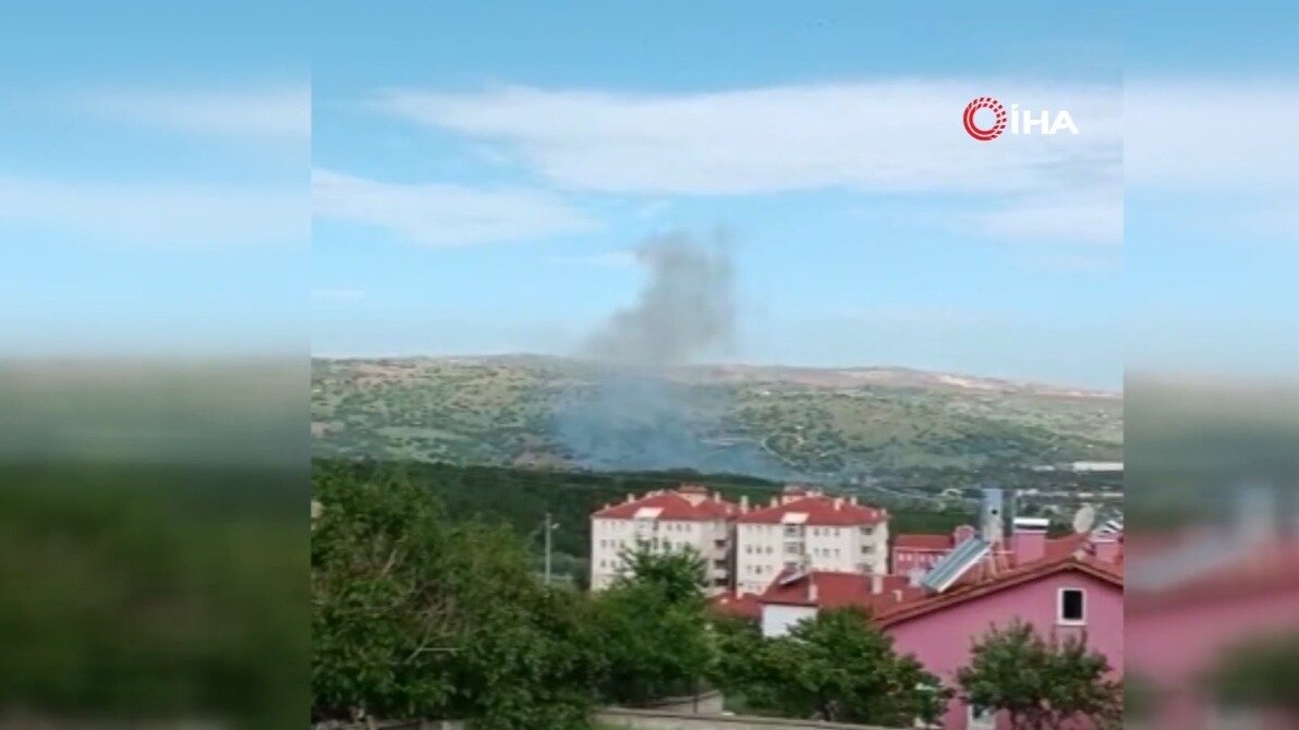     Под завалами оказались пять человек.