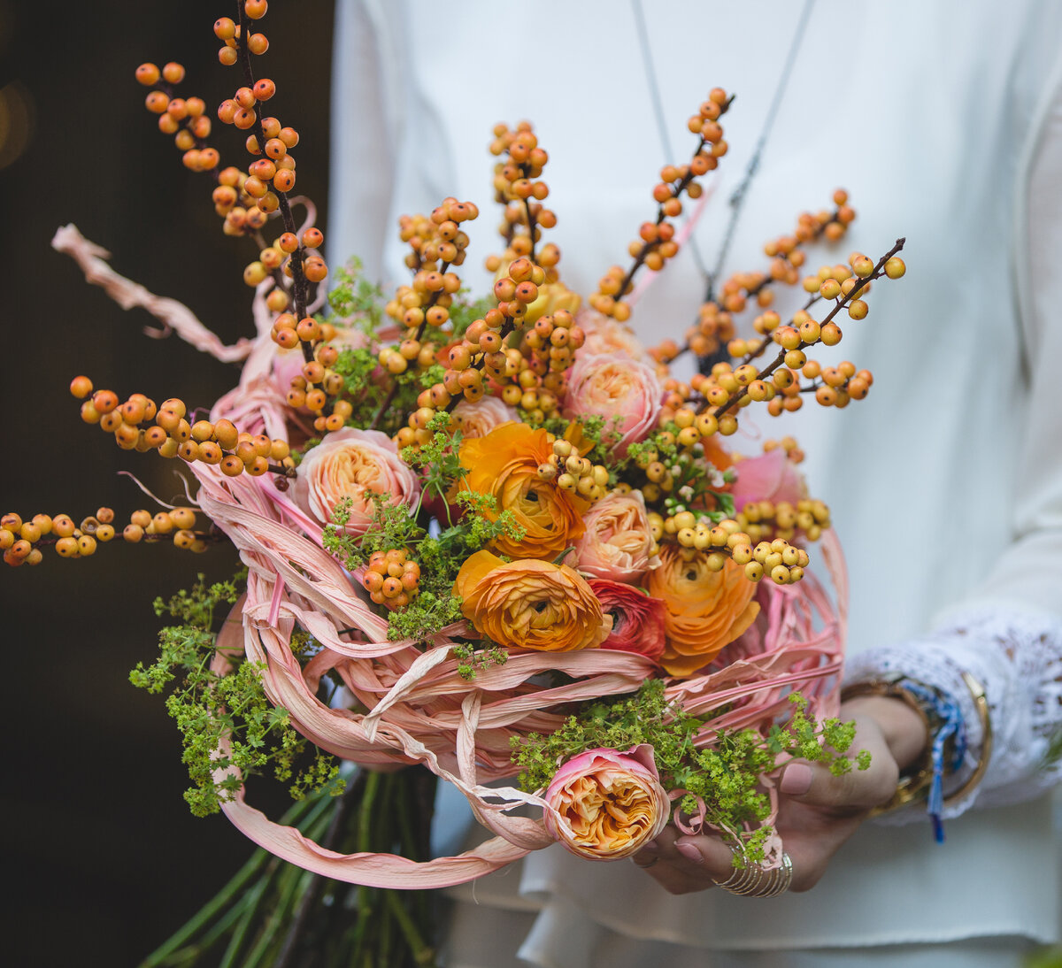 <a href="https://ru.freepik.com/free-photo/autumn-bouquet-with-yellow-roses-and-berries_5447652.htm#query=%D0%B1%D1%83%D0%BA%D0%B5%D1%82%20%D0%B8%D0%B7%20%D1%81%D1%83%D1%85%D0%BE%D1%86%D0%B2%D0%B5%D1%82%D0%BE%D0%B2&position=14&from_view=search&track=ais">Изображение от azerbaijan_stockers</a> на Freepik