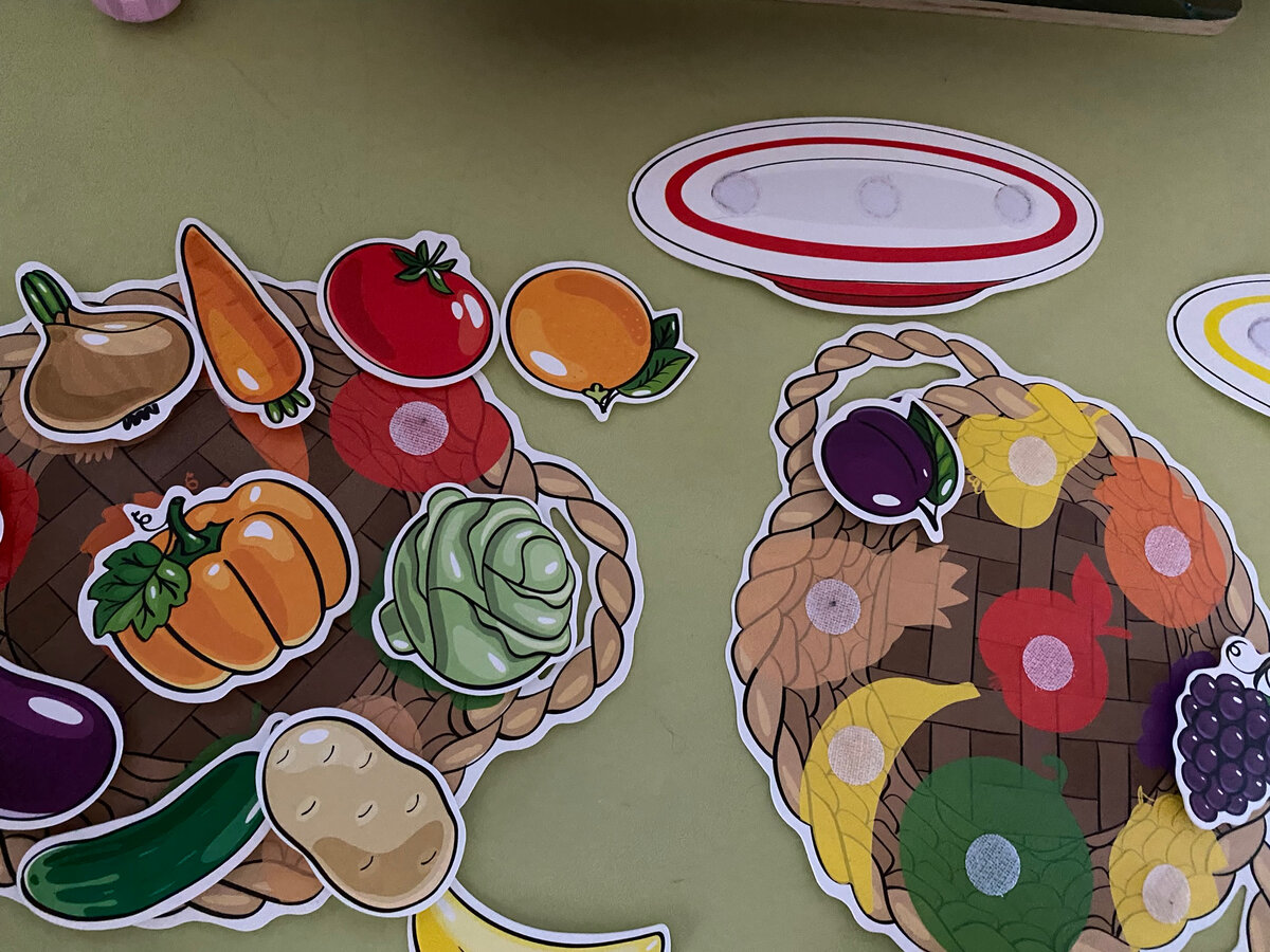 Отличная игра, предметы сделаны и пластика на липучках. Рекомендую игры от «10 королевство»