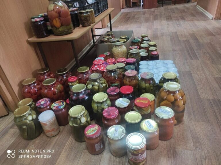    Около сотни банок домашних заготовок отправили жители Абдулинского округа бойцам СВО Марина Шарт