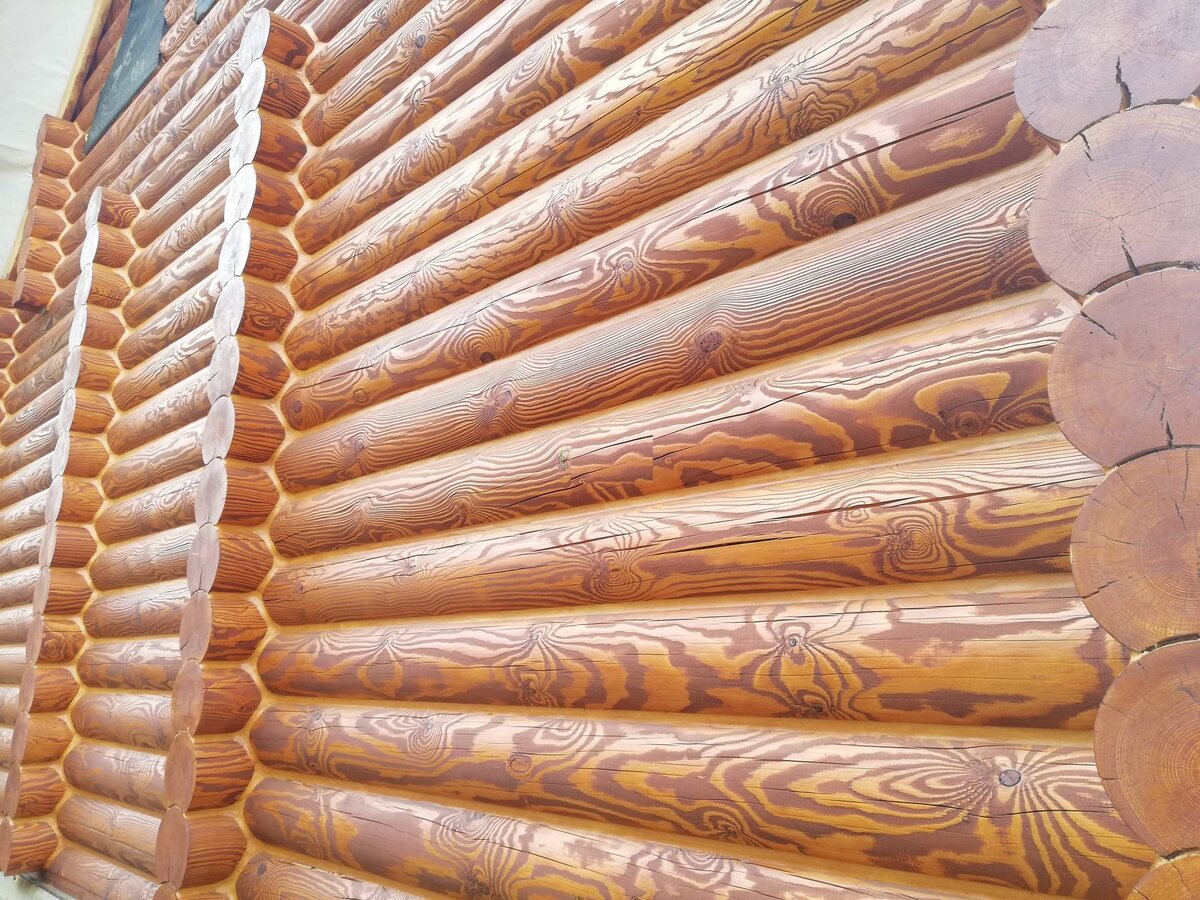 Как правильно защитить и покрасить деревянный дом из оцилиндрованного бревна?
