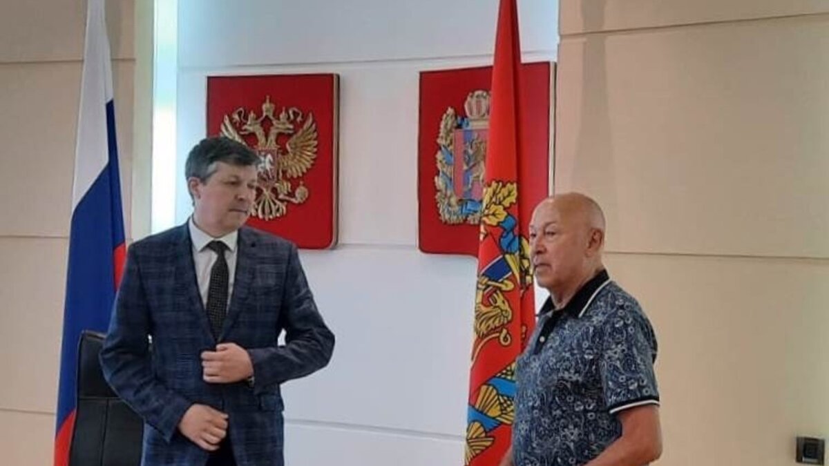     Экс-глава ФСБ Красноярского края генерал-майор Анатолий Самков стал депутатом краевого заксобрания. Он занял место Александра Усса, ушедшего в Совет Федерации.