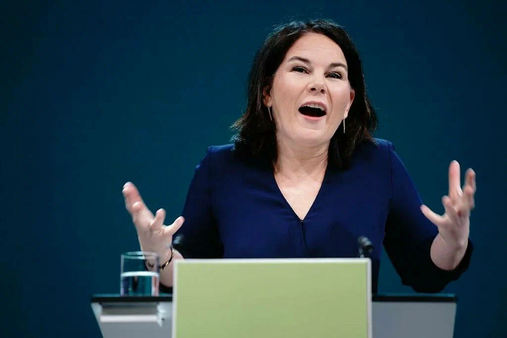 Министр мид фрг бербок. Анналена бербок annalena baerbock. Анналеной бербок. Глава мид фрг анналена берб. Berbock anna lena.
