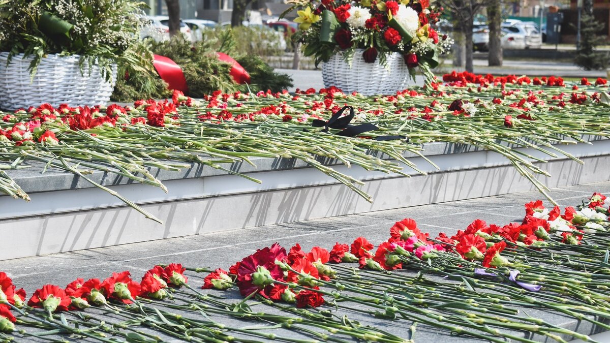     В 12.15 по всей стране в память о погибших во время Великой Отечественной войны провели минуту молчания.