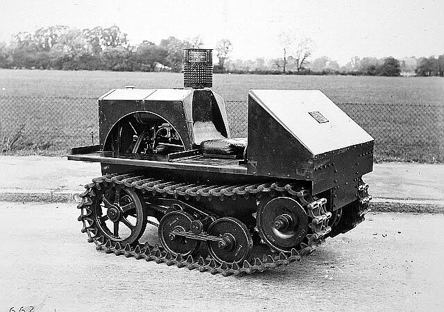 Английский тягач Vickers Carden Lloyd