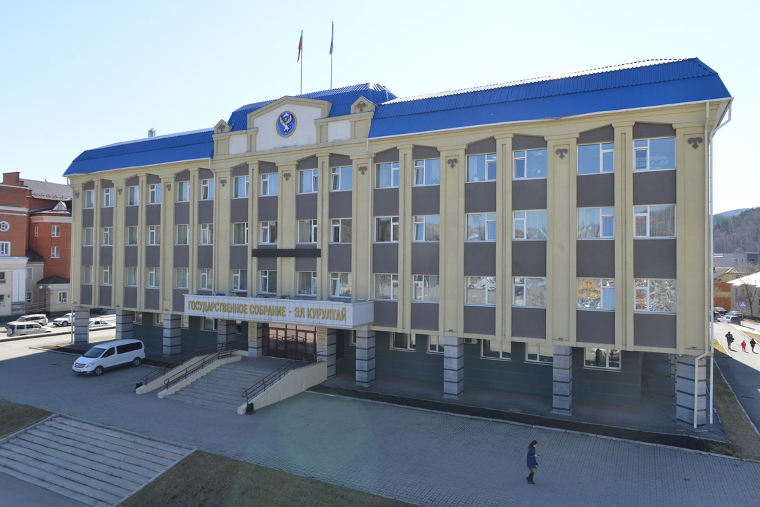 Республика Алтай. Горно-Алтайск. Здание Государственного собрания - Эл Курултая Республики Алтай.