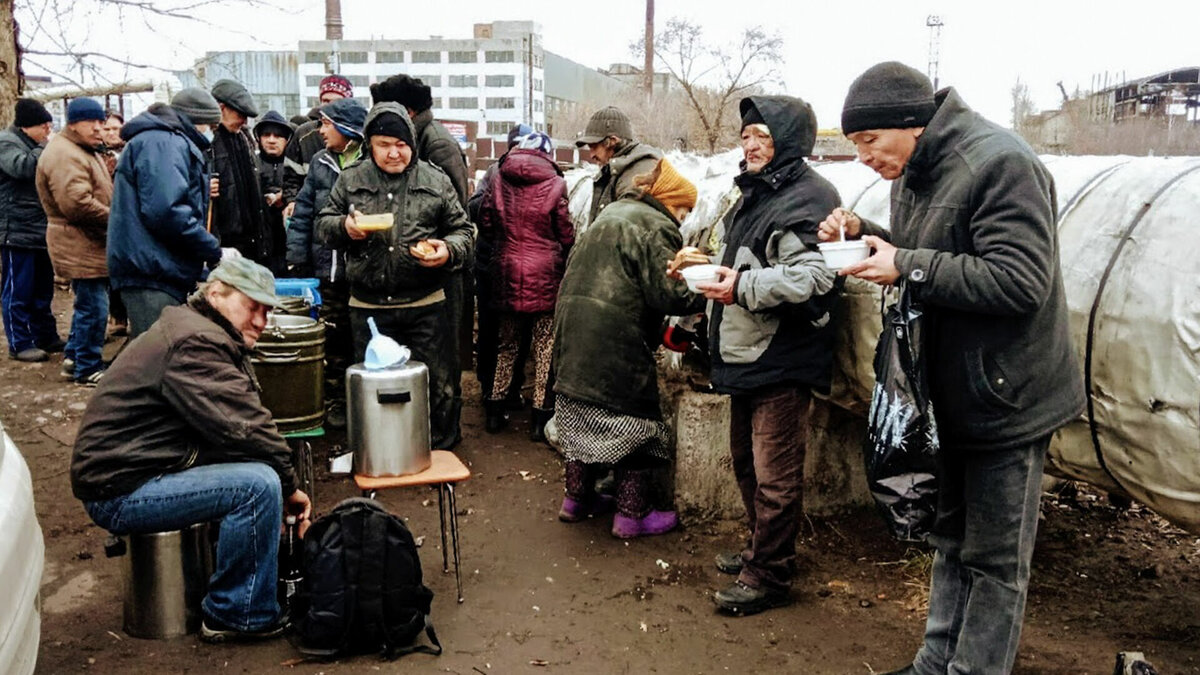 В каких российских регионах наименьшее число жителей имеют высшее образование?