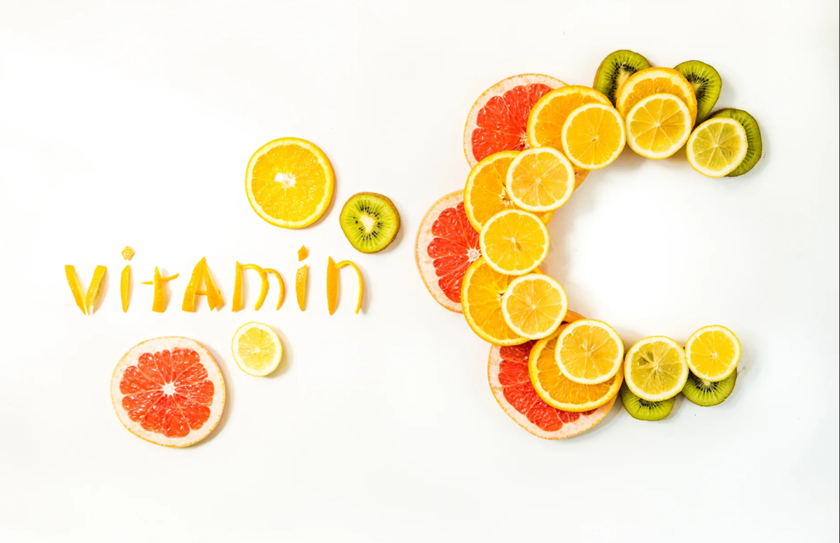 Можно использовать витамин с летом. Что такое витамины. Витамин c. Витамисс. Витамины картинки.