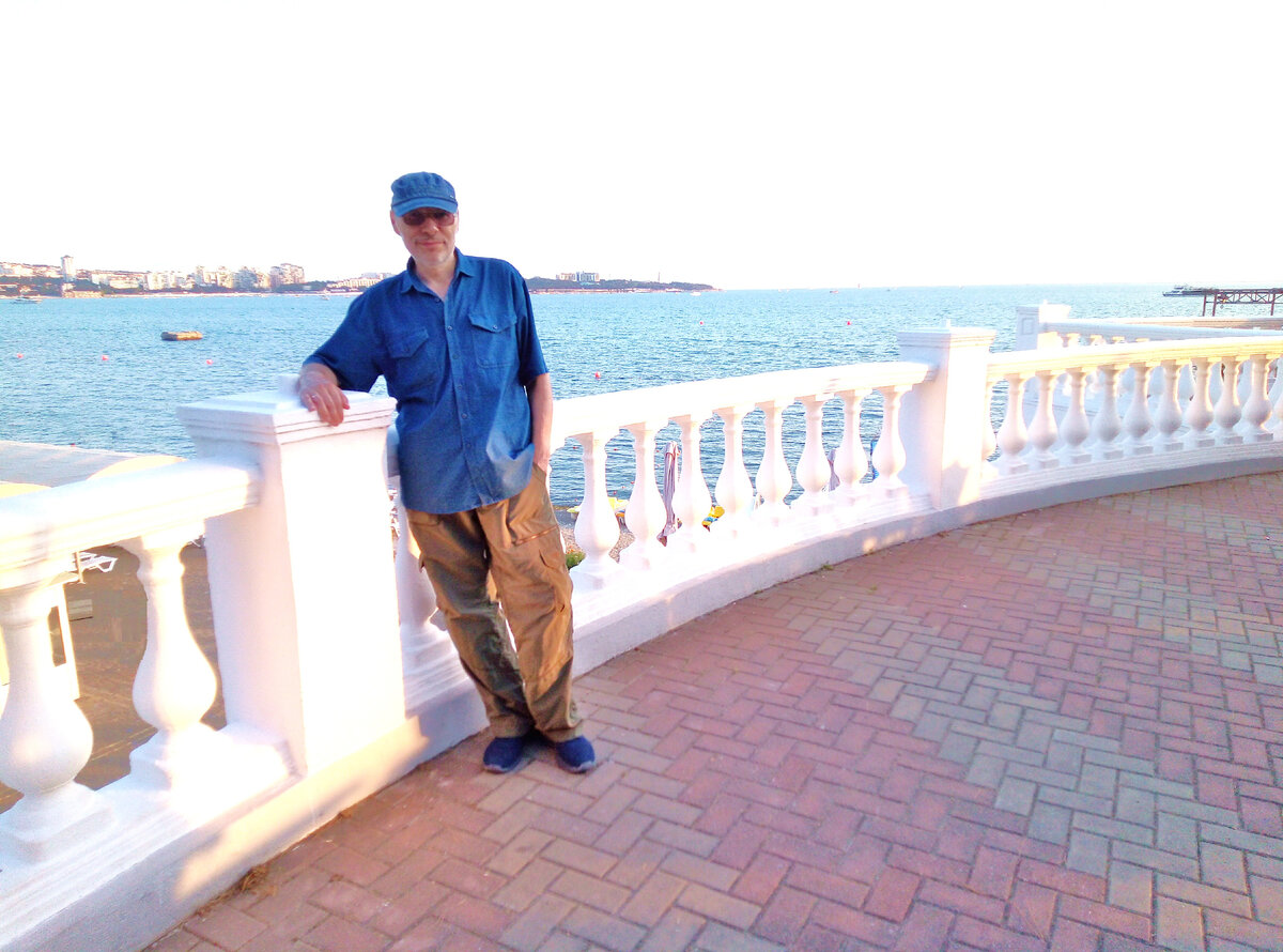 Автор рассказа и канала, Михаил Лекс, Геленджик, самая длинная набережная в России