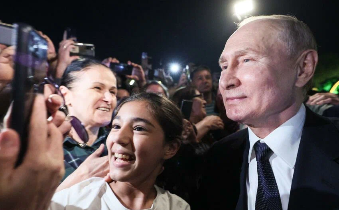    Песков заявил, что Путин сам захотел выйти к народу в Дербенте