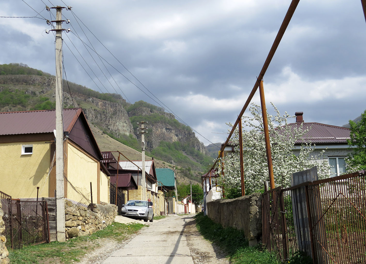Каменный мост и башня в огороде. Что скрывают кавказские сёла ...