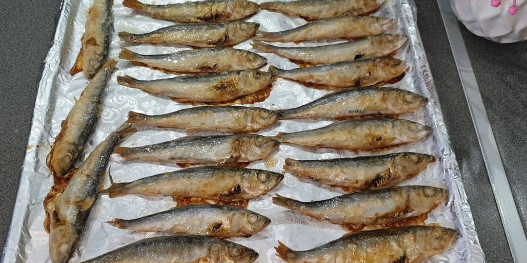 Мойва, салака жареная в духовке - рецепт. Без запаха, грязи и брызг