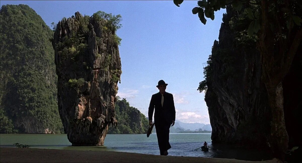 Фото: кадр из фильма «Человек с золотым пистолетом», 1974