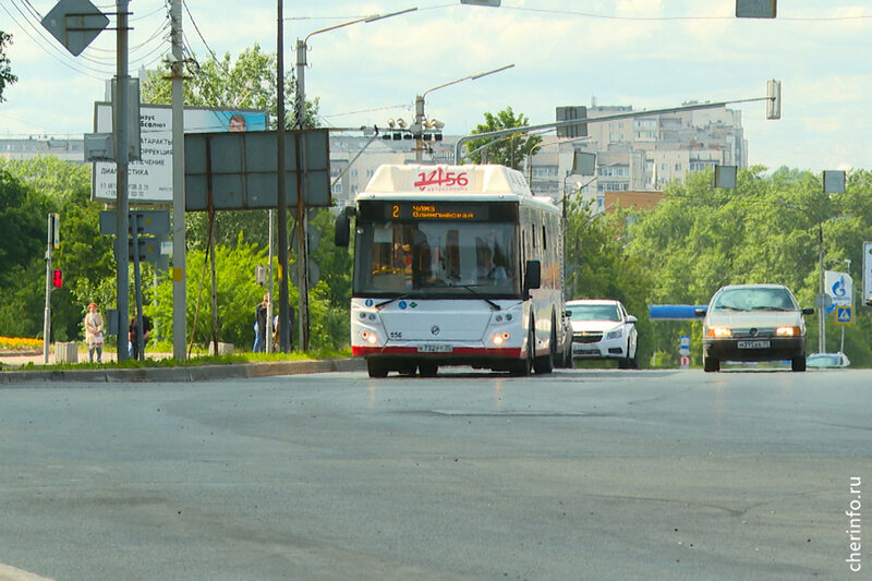    Кабина современного автобуса наполнена умным оборудованием: есть тахограф, автоинформатор, камеры, терминал. О