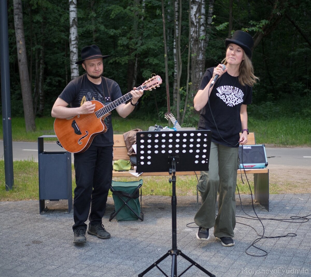 В эту среду 29.06.2023 мы с моим музыкальным другом Серёгой наконец-то выступили на улицах нашего города! В парке Авангард. Как уличные музыканты.