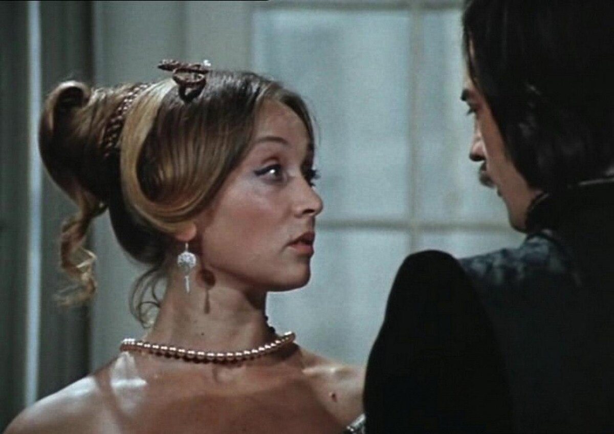 Кадр из фильма «Собака на сене» (1977). Скриншот экрана. 