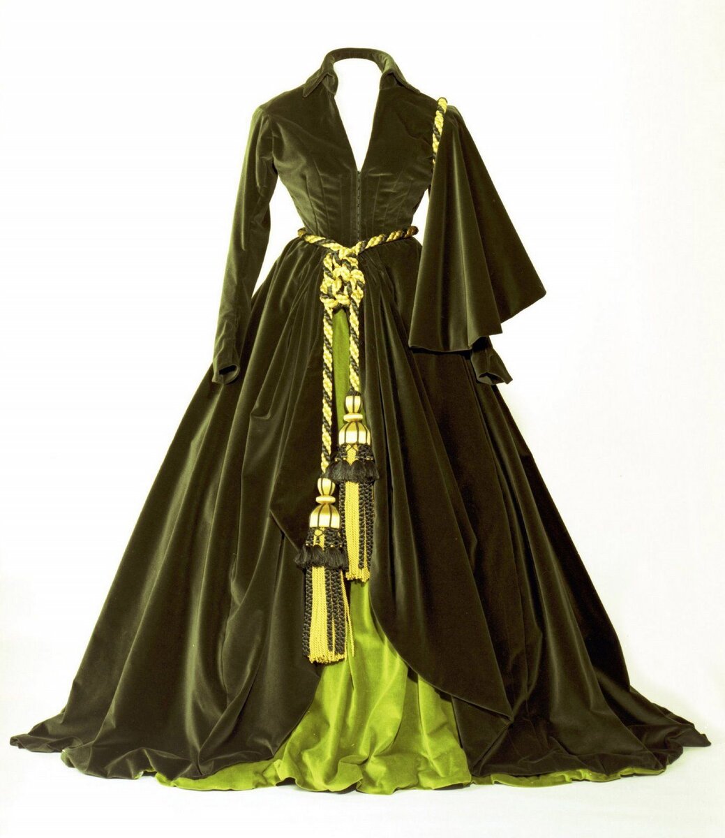 Скарлет Охара в зеленом платье