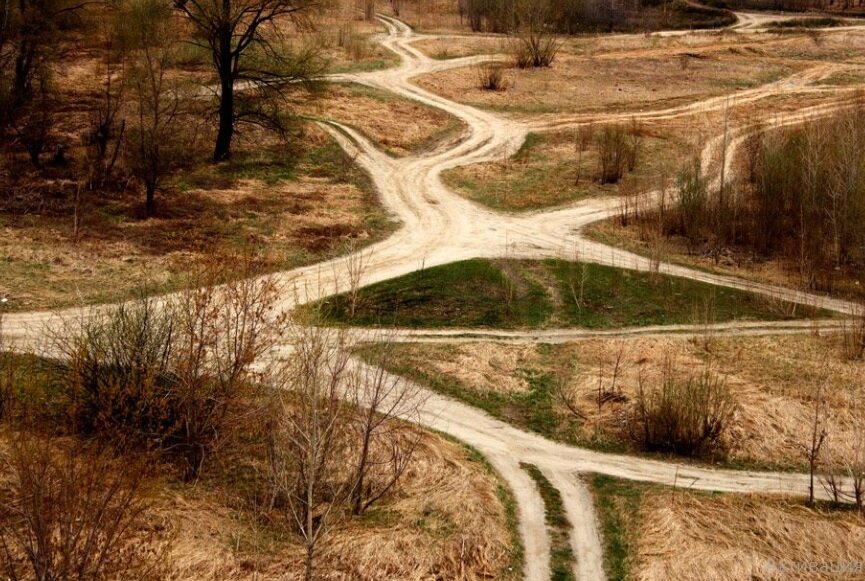 на распутье)