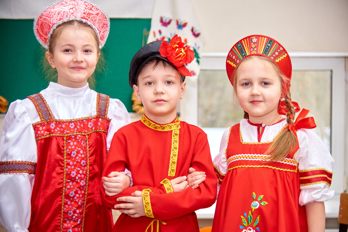 Пыталась еще возить мальчика в театральную студию, но на это у нас уходило почти все воскресенье, и мы бросили. 