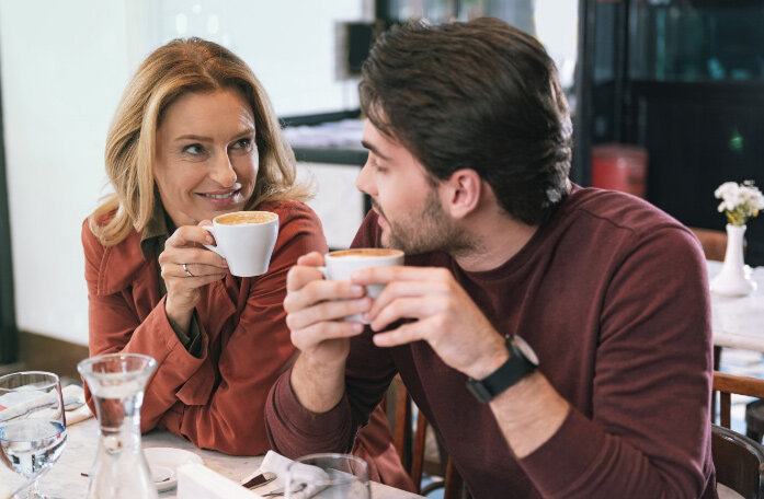 Отношения с более молодым мужчиной